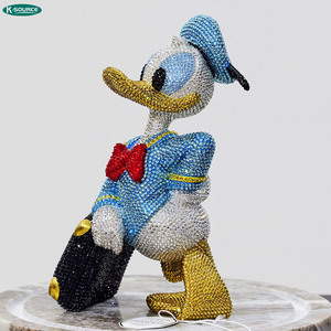 Escultura de Resina de Lujo de <span class=keywords><strong>Mickey</strong></span> y <span class=keywords><strong>Donald</strong></span> Duck con Diamantes, Estatua de Cristal de Dibujos Animados, Decoración para el Hogar, Adorno Artesanal - Product Image 1