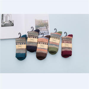 Chaussettes mi-mollet d'hiver ultra-confortables pour hommes, épaisses et douces, <span class=keywords><strong>de</strong></span> haute qualité, respirantes et épaisses, chaudes et confortables. - Product Image 2