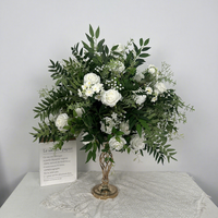 Composition florale en soie verte et blanche, verdure tombante, boule de fleurs artificielles pour la décoration de fête d'anniversaire, de fiançailles ou de banquet