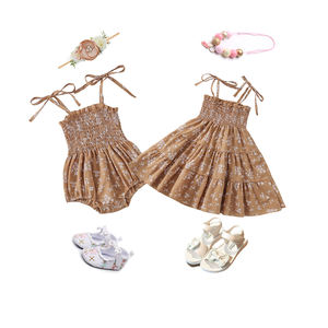 ชุดเดรสเด็กทารกสีน้ำเงินลายตารางแบบสม็อค ประดับธงชาติอเมริกันลายปลาวาฬ สำหรับวันชาติอเมริกา (4 กรกฎาคม) - Product Image 1