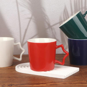 แก้วเซรามิคทรงดาว ขอบสีแดงทอง ดีไซน์ทันสมัย ของขวัญทางธุรกิจ ขนาด 11 ออนซ์ - Product Image 5