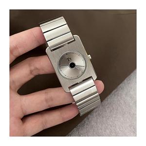 Orologio al Quarzo <span class=keywords><strong>Vintage</strong></span> Stile Minimalista Neutro con Cinturino in Acciaio di Alta Qualità Quadrato Retrò Alla Moda e Cool per Coppie - Product Image 6