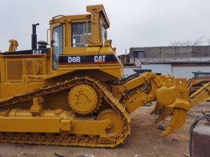 Bulldozer sur chenilles CAT D8R d'occasion, contrôle qualité strict, prix avantageux, bon état de fonctionnement, à vendre - Product Image 2