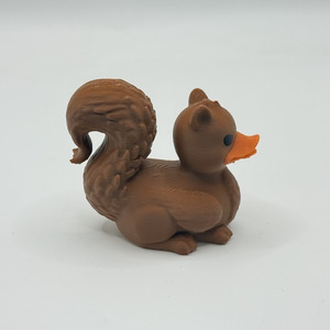 Scoiattolo e Anatra Divertenti Stampati in 3D - Design Moderno di Metà Secolo, Regalo di Laurea, Nessuna Alimentazione Elettrica Richiesta - Product Image 5