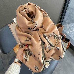 Nueva bufanda de Cachemira de imitación de doble cara con estampado de caballo de madera para mujer, chal cálido con babero de temperamento de doble cara para invierno - Product Image 4