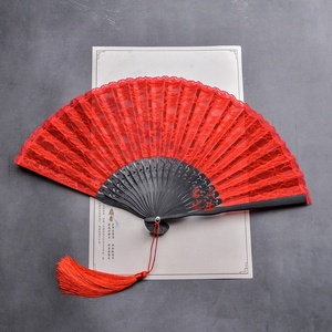 Éventail pliant classique en bambou ajouré, style japonais, pour femmes, idéal pour la danse ou comme cadeau créatif, inspiré du Cheongsam. - Product Image 2