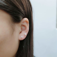 Mlluki Boucles d'oreilles clous en argent sterling 925 avec zircone cubique transparente pour femme