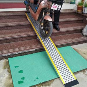 Nueva Rampa para Motocicletas y Vehículos Eléctricos, 150x21.5cm, Antideslizante, Sin Barreras, para Scooter, Mejora de Adaptación AR20 - Product Image 1