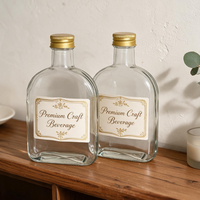 Bouteille en verre rectangulaire plate personnalisable, idéale pour les jus, les boissons et les boissons froides, avec des couvercles dorés