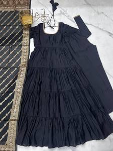 Dernier modèle de robe Anarkali en tissu Chanderi Romansilk pour femmes, robe longue évasée tendance, tenue traditionnelle indienne - Product Image 6