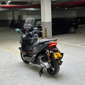 Scooter NSS350 <span class=keywords><strong>Forza</strong></span> Haute Performance pour Trajets Urbains & Longues Distances, Économe en Carburant pour Déplacements Quotidiens & Voyages d'Agrément - Product Image 3