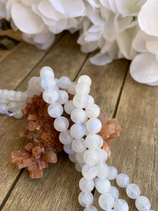 Piedra Lunar Arcoíris Natural Pulida Blanca, Cuentas Redondas Lisas de 13 Pulgadas para Joyería Femenina, Tobillera, Pulsera, Marca AMARA - Product Image 6