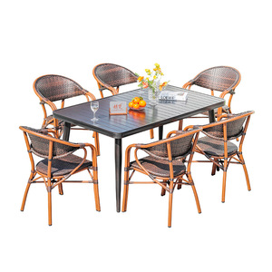 Ensemble de jardin en rotin, table et chaises d'extérieur 6 places, résistant à l'eau, mobilier de cour minimaliste - Product Image 1