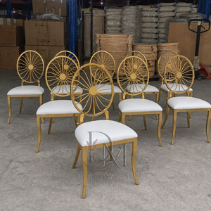 Chaise de mariage ronde en acier inoxydable doré avec dossier en éclats de soleil et coussin blanc pour banquets et événements hôteliers – Vente en gros de sièges - Product Image 2