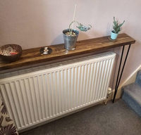 Table console étroite rustique à succès avec pieds en forme de chevilles, table de couloir en bois au caractère distinctif, table murale, étagère de radiateur en bois