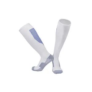 In Voorraad Strip Voetbal Sokken Volwassen Polyamide Anti-Slip Demping Voetbal Sokken Fabrikant