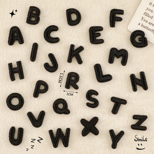 แผ่นรีดด้านหลังขนาด<span class=keywords><strong>1</strong></span>.2ซม. แผ่นปักตัวเลขตัวอักษรสีดำน่ารักขนาดเล็กสำหรับงาน DIY - Product Image 1
