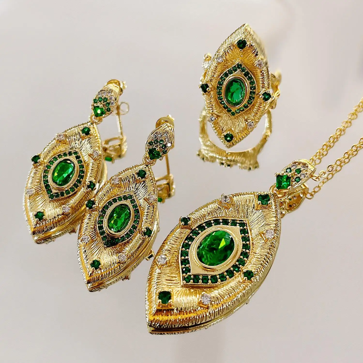Luxury Emeralds Crystal Evil Eyes Necklace Earrings Rings Set French Gold Plated Gemstone Demon Eyes Necklace Women