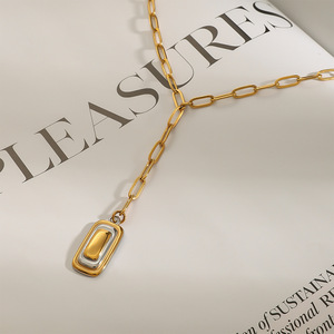 Collier pendentif géométrique en acier inoxydable doré Yueli avec chaîne trombone et motif étoile - Product Image 3