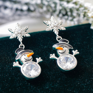 Boucles d'oreilles pendantes en forme de bonhomme de neige et de flocon de neige pour femmes, bijoux romantiques pour les fêtes de Noël - Product Image 6