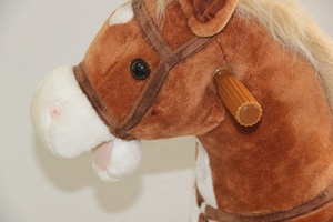 चलने जानवर की सवारी खिलौना घोड़े बच्चों बिक्री के लिए पहियों के साथ भरवां मैकेनिकल घोड़े की सवारी - Product Image 5