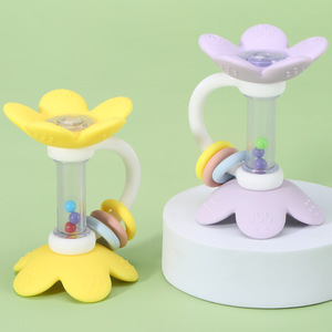 Jouet de dentition en forme de fleur pour bébé, hochet en silicone pour les tout-petits de 3 à 18 mois, développement de la préhension et de la mastication - Product Image 1