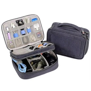 Estuche organizador de cables y accesorios electrónicos de viaje para tabletas de 8 pulgadas (gris) de BSCI Factory. - Product Image 3