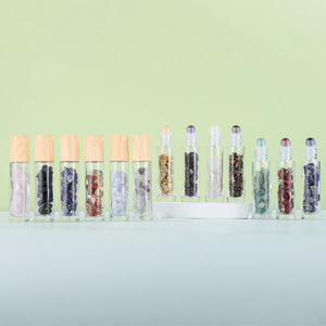Produits Tendance : Flacon de Parfum Vide de Luxe en Bambou Naturel 10ml, Bouteilles Roll-on en Verre avec Pierres Précieuses et Couvercle en Bambou - Product Image 4