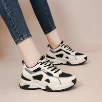 Chaussures pour femmes Vente en gros Baskets à semelle épaisse augmentant la hauteur