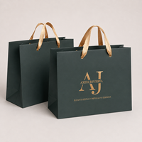 Sacs en papier de luxe personnalisés avec logo en feuille d'or pour bijoux, vêtements, emballages cadeaux, sacs de shopping en carton avec poignée en ruban