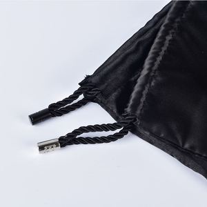 Pochette en satin de soie de luxe en gros avec logo personnalisé, fermeture à cordon, couleur et taille personnalisées, imprimée à l'écran pour emballage cadeau de perruques/casquettes - Product Image 3