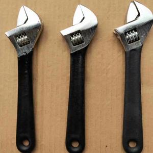 Clé à molette réglable en acier au carbone de qualité industrielle, mâchoire dentée, mesure impériale, 240g, poignée noire - Product Image 1