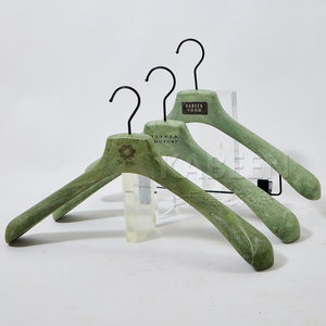 Vente en gros d'usine de haute qualité cintre en plastique pour vêtements avec logo personnalisé cintre en <span class=keywords><strong>fourrure</strong></span> - Product Image 4