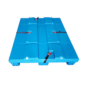 Paleta de Plástico Resistente de Cuatro Vías con Correas Retráctiles - Product Image 1