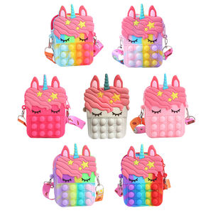 Mini Bolso Bandolera de Moda para Niñas, Impermeable, de Silicona con Diseño de Unicornio Arcoíris, con Cierre, Portátil, para Todas las Temporadas, para Niñas y Mujeres - Product Image 4