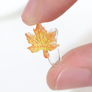 Nouvelles boucles d'oreilles et clips d'oreille en forme de feuille d'érable <span class=keywords><strong>orange</strong></span> en résine minimaliste <span class=keywords><strong>sans</strong></span> trous d'oreille - Product Image 6