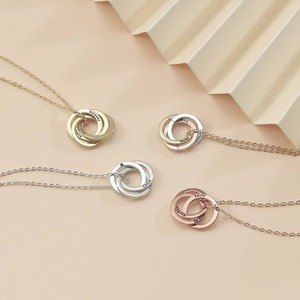 Collana a tre anelli ad incastro con collegamento transfrontaliero nome incisione 18k placcato in oro regali semplici e generosi <span class=keywords><strong>agli</strong></span> <span class=keywords><strong>amici</strong></span> per Natale - Product Image 1