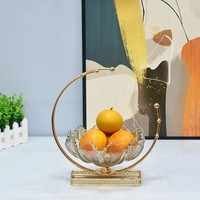 Plateau à fruits sculpté à la main en verre cristal à prix abordable avec base en métal