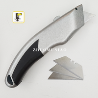 Couteau à lame rétractable automatique en cuir argenté robuste avec bouton poussoir