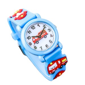 Nouvelle montre à quartz élégante en alliage sur le thème du camion de pompiers avec bracelet en caoutchouc pour garçons de 3 à 9 ans - Product Image 6