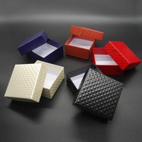 Boîte à bijoux haut de gamme carrée à motif diamant gaufré avec couvercle et base pour le rangement des boucles d'oreilles et des bracelets