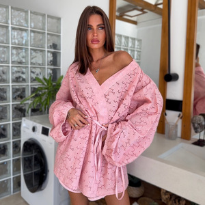 Vestido Kimono Sexy y Chic Rosa con Escote en V, Bordado Calado, Cintura Ajustable, Manga Larga, para Descansar y Uso Casual al Aire Libre - Product Image 5