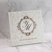 Invitation de mariage de luxe en livre cartonné avec pochette dorée et papier texturé pour mariage, fiançailles, banquet, fête