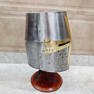 Casco Medieval de Caballero Cruzado Antiguo, Armadura de Acero Suave Hecha a Mano para LARP y Recreaciones Históricas, Atuendo para Ferias - Product Image 5