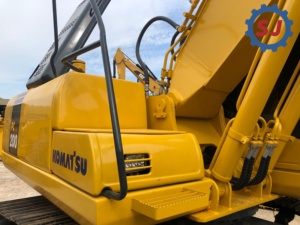 รถขุดไฮดรอลิกแบบตีนตะขาบ Komatsu PC200 มือสอง พร้อมระบบไฮดรอลิกประสิทธิภาพสูง - Product Image 4