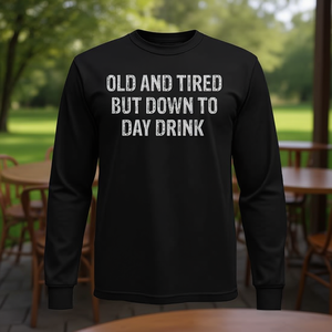 Camiseta de manga larga con estampado de "Old And Tired But Down To Day Drink" - Product Image 3