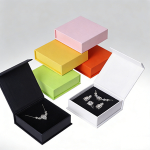 <span class=keywords><strong>Caja</strong></span> <span class=keywords><strong>de</strong></span> Embalaje <span class=keywords><strong>de</strong></span> Joyería con Logotipo Personalizado, Hecha a Mano, <span class=keywords><strong>de</strong></span> Cartón Rígido, Forrada <span class=keywords><strong>de</strong></span> Esponja, con Tapa Abatible, para Pendientes, Anillos, Collares, <span class=keywords><strong>Cierre</strong></span> Magnético - Product Image 2