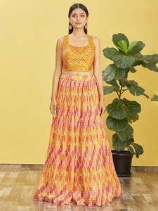 Charme jaune brodé travail Chinon fiançailles Lehenga Choli vêtements indiens et pakistanais - Product Image 5