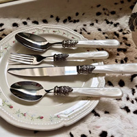 Ensemble de couverts de luxe baroque en acier inoxydable 304, style vintage Palais Royal, doré en relief à la française, pour mariage et hôtel