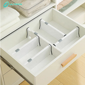Divisor de cajón de plástico de doble resorte Diseño retráctil Superficie antisuciedad texturizada Divisores de organizador de cajón ajustable - Product Image 2